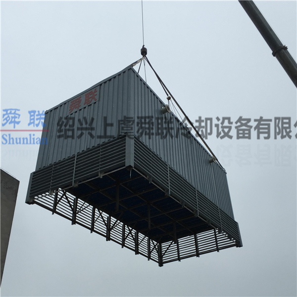 工程案例-五星化工-不銹鋼冷卻塔起吊現場 - 副本.jpg